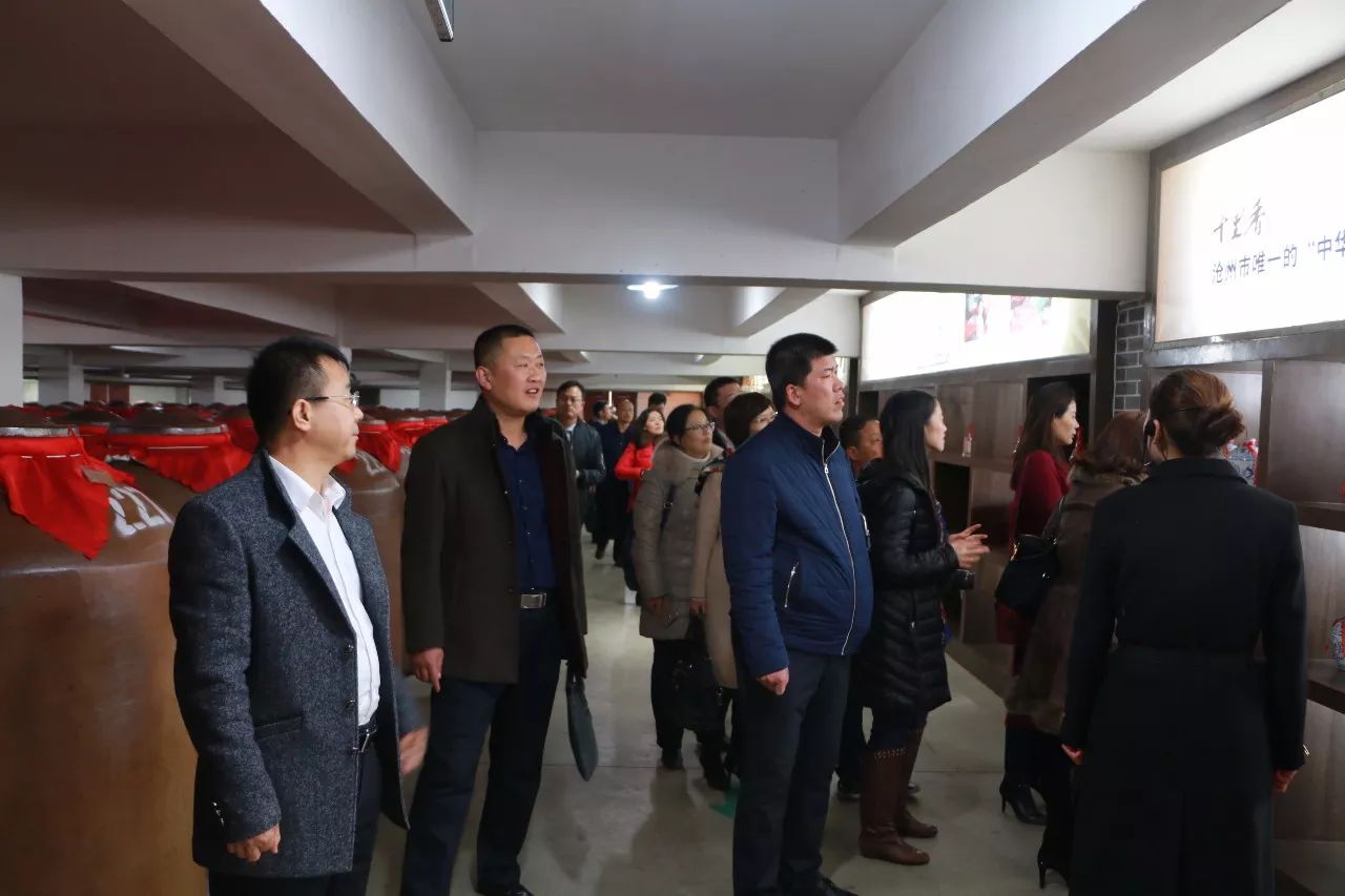 参观十里香地下酒窖