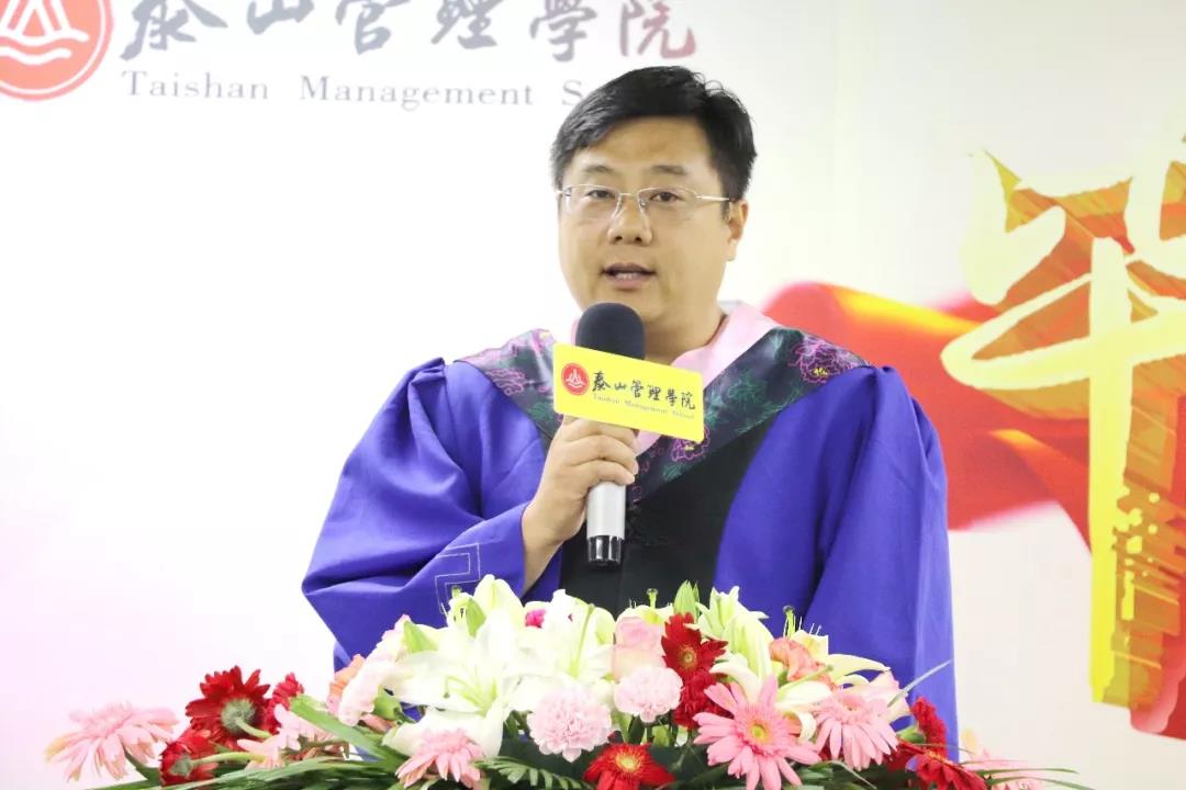 山东港基建设集团有限公司 总经理 王家普 班长